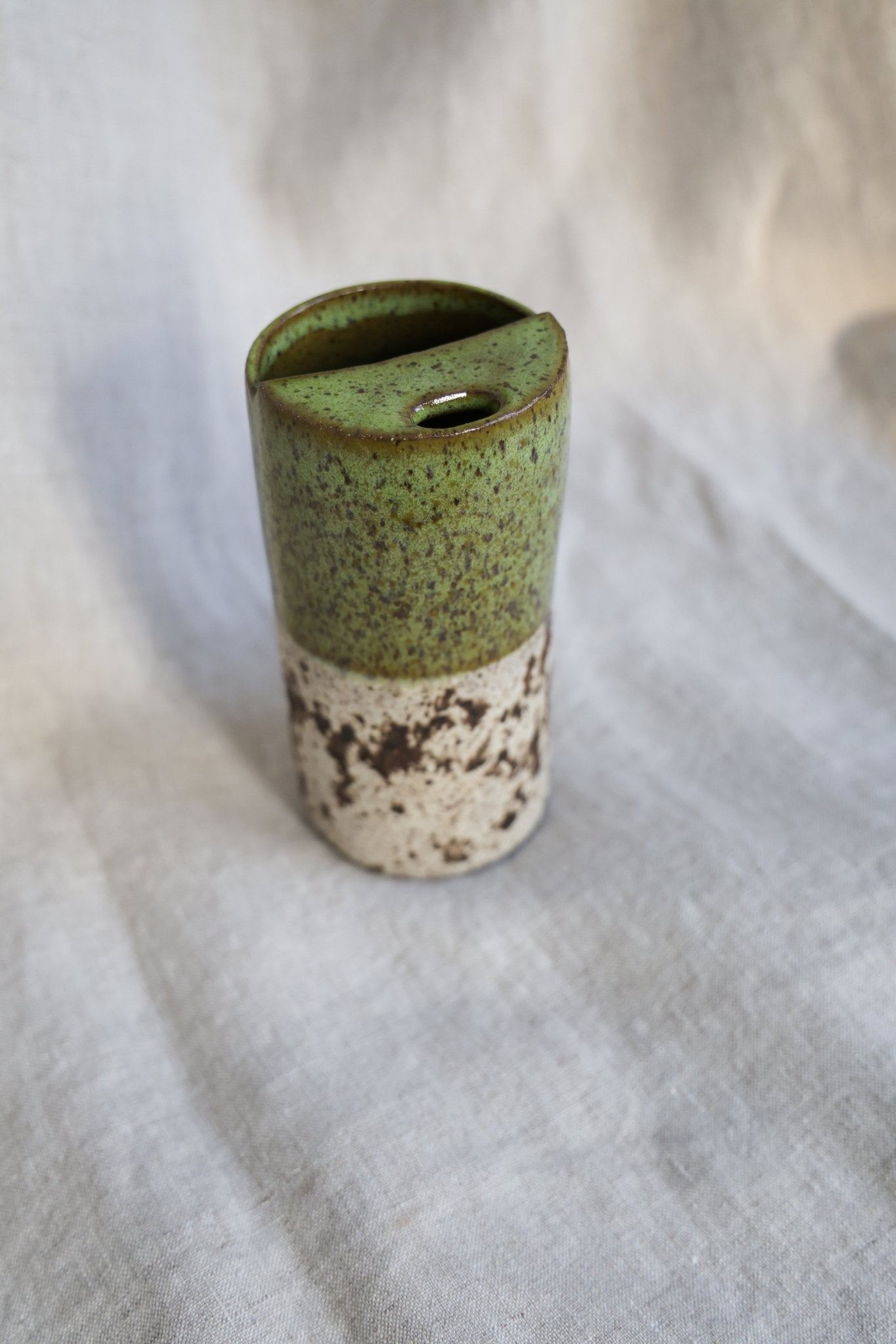 Handthrown Ceramic Travel Mug – Speckled Green & Cream Stoneware, 14–16 oz - Mountain View Matcha