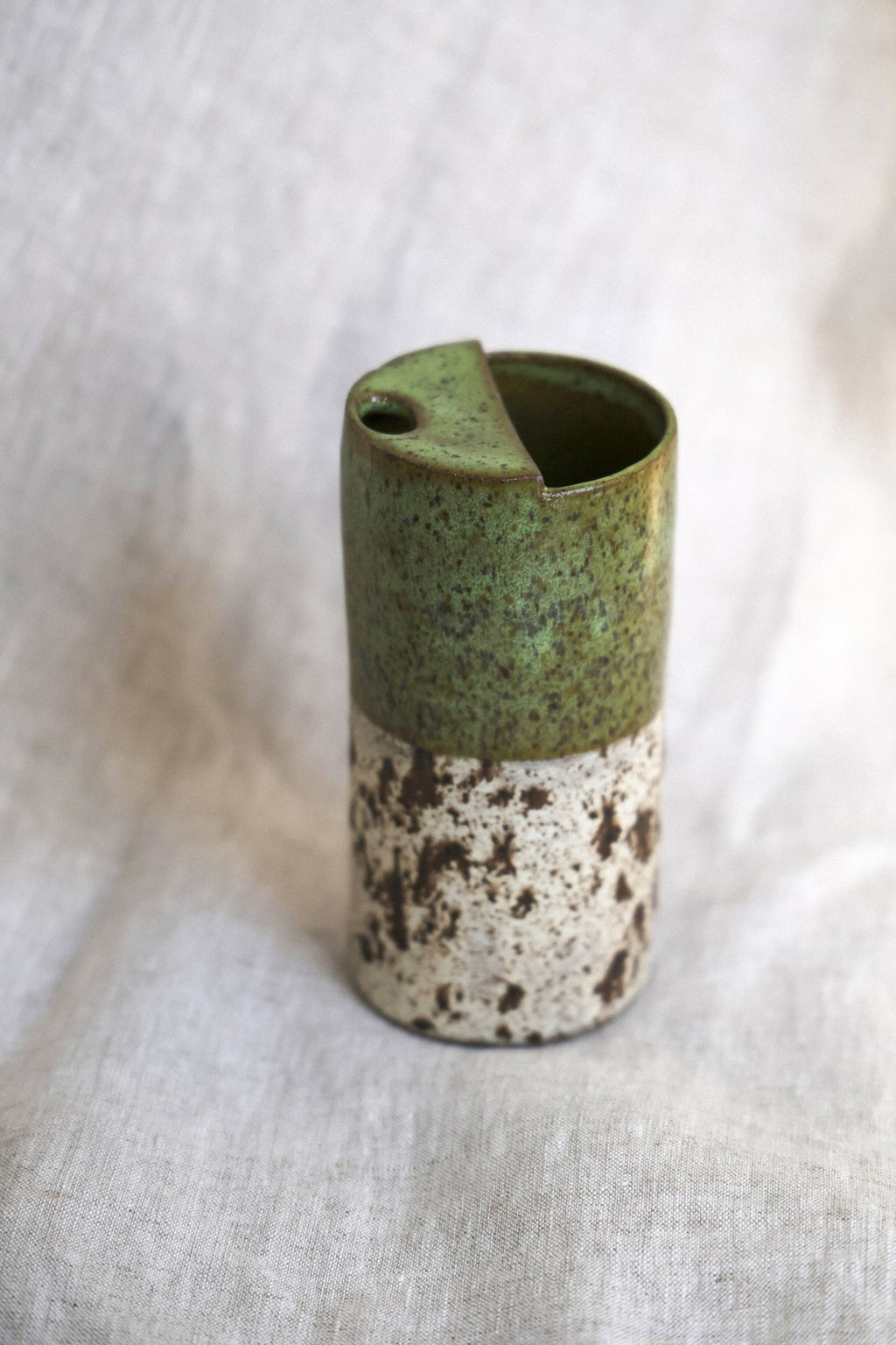 Handthrown Ceramic Travel Mug – Speckled Green & Cream Stoneware, 14–16 oz - Mountain View Matcha